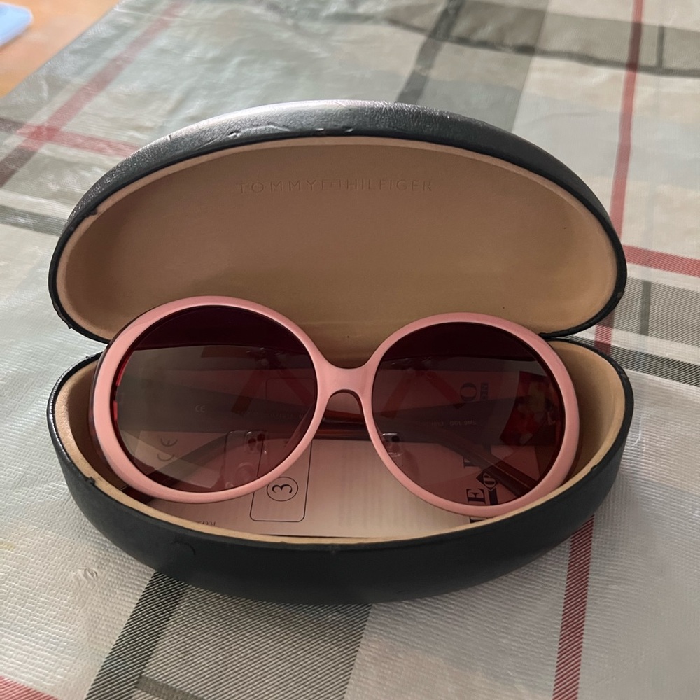 Tommy Hilfiger baby pink round sunglasses